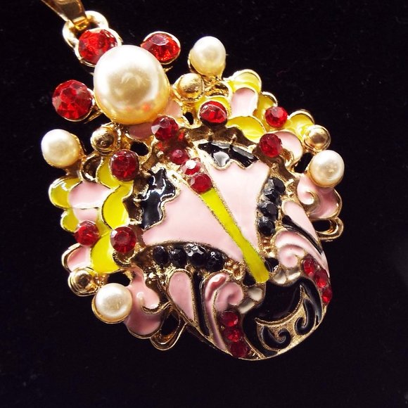 BETSEY JOHNSON JAPANESE KABUKI THEATER PINK COLORFUL MASK CHARACTER NECKLACE BJ - Picture 1 of 2